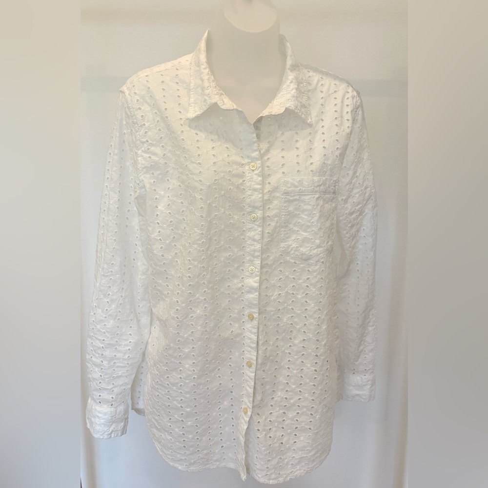 NWOT Gap Eyelet Button Up